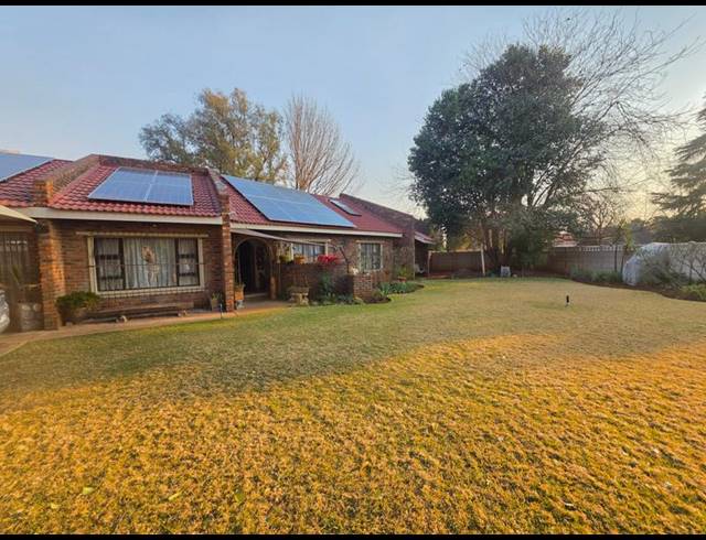 5 BEDROOM HOUSE FOR SALE IN GOLF PARK